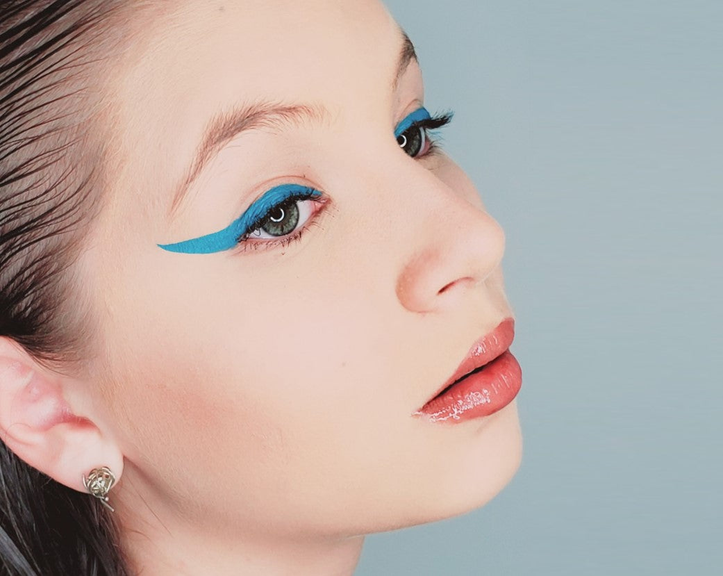 How to Use Water-Activated Eyeliner