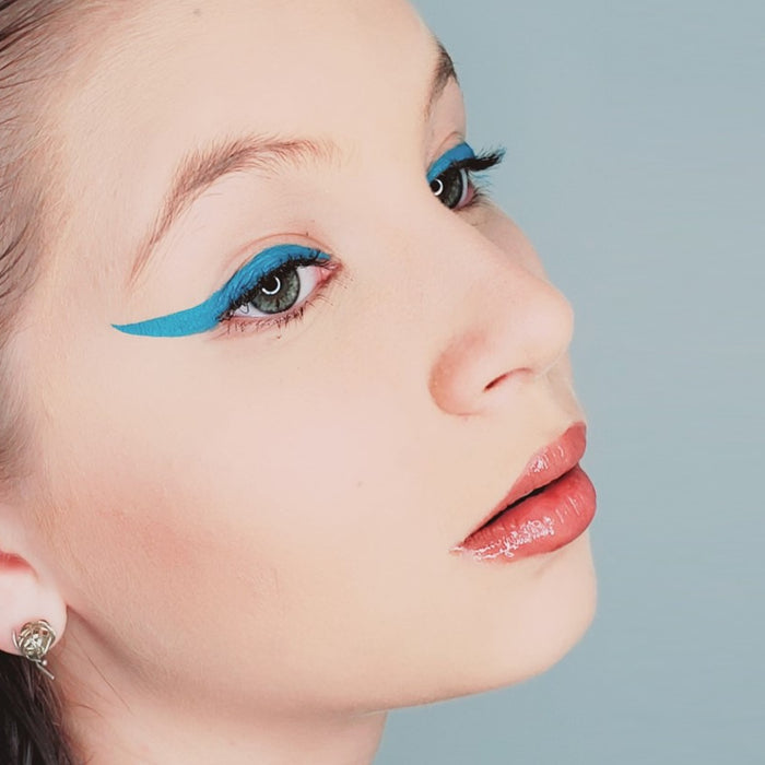 The Ultimate Guide to Wet Eye Liners - Water Activated Dry Liners